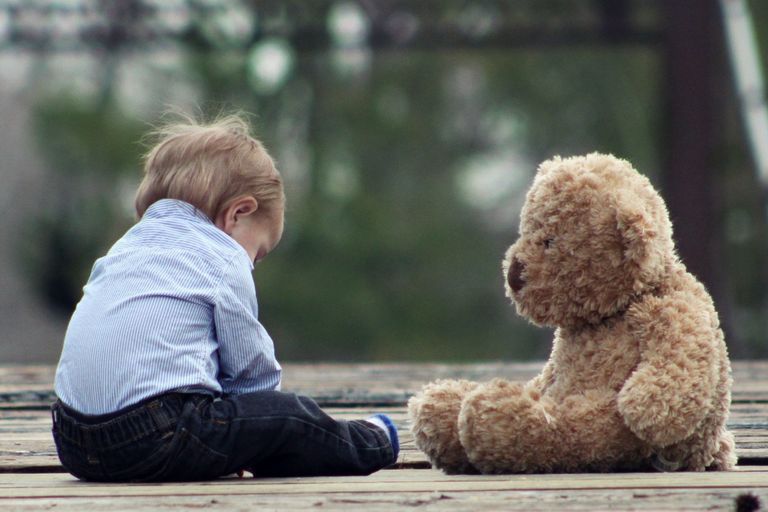 Paartherapie hilft frisch gebackenen Eltern.